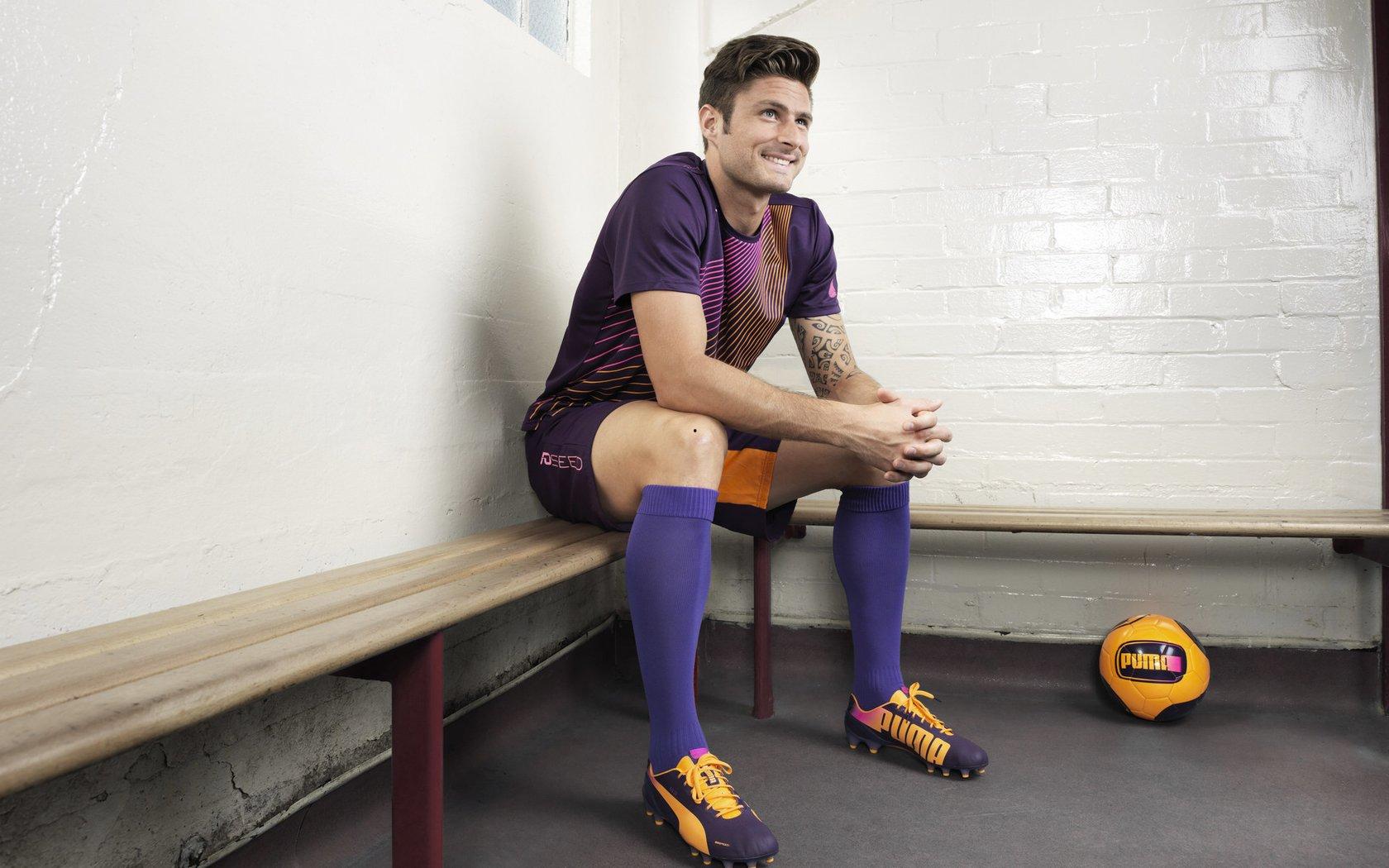 德甲联赛激战正酣，拜仁慕尼黑紧追勒沃库森，争冠悬念再起