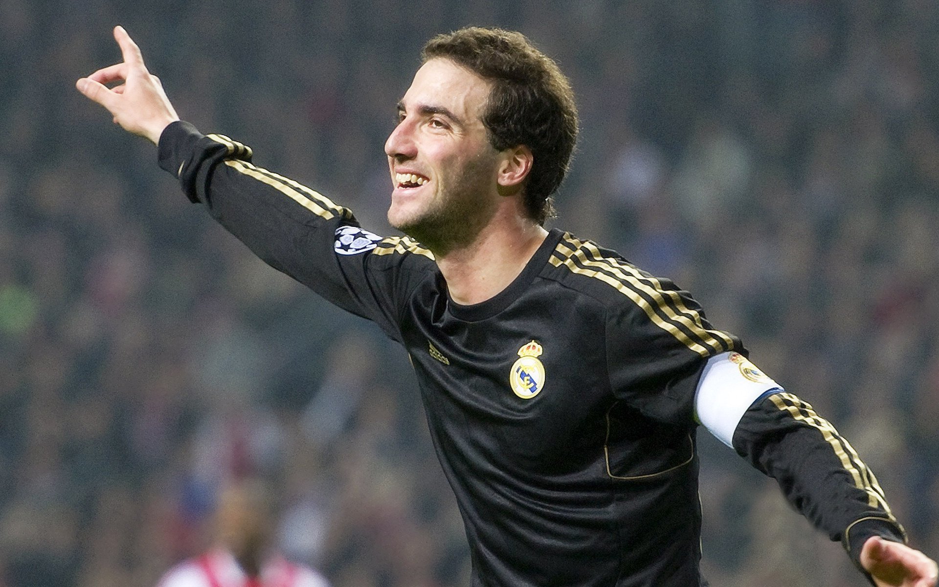 双加时鏖战！湖人险胜凯尔特人，詹姆斯关键三分锁定胜局