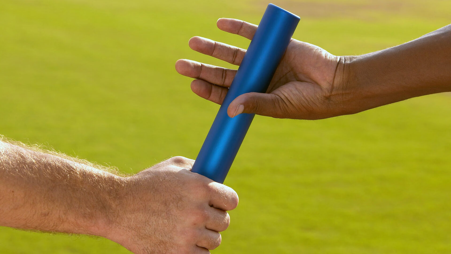 中国蝶泳新星闪耀国际赛场，破纪录摘金创历史