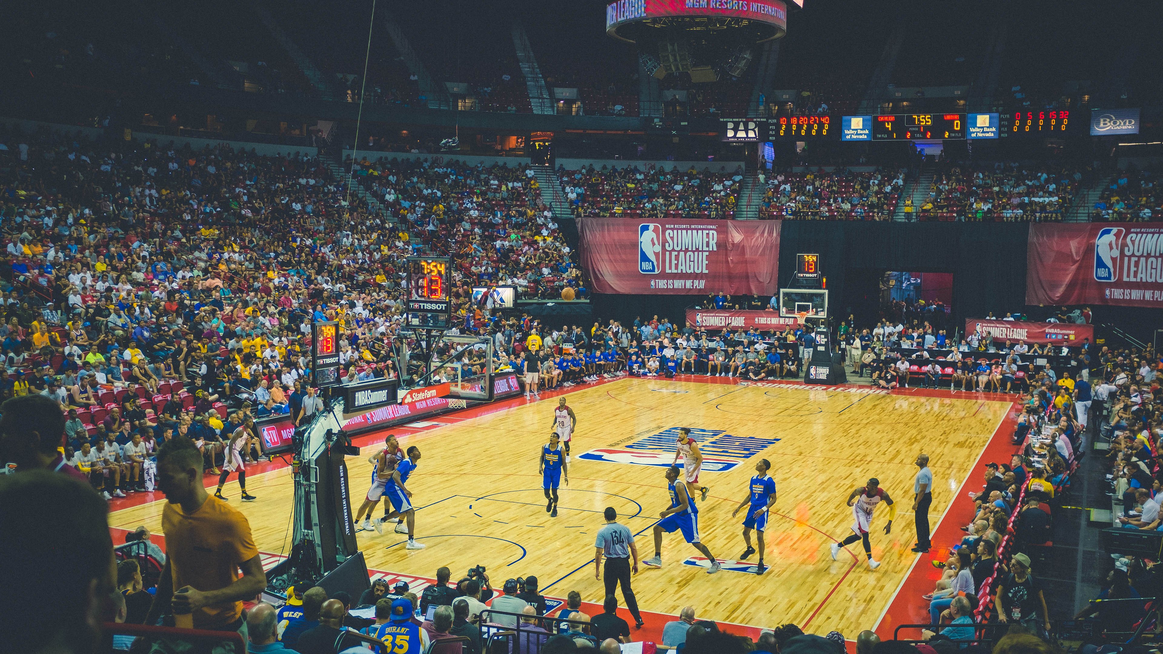 纳达尔关键破发点制胜 挺进法网半决赛